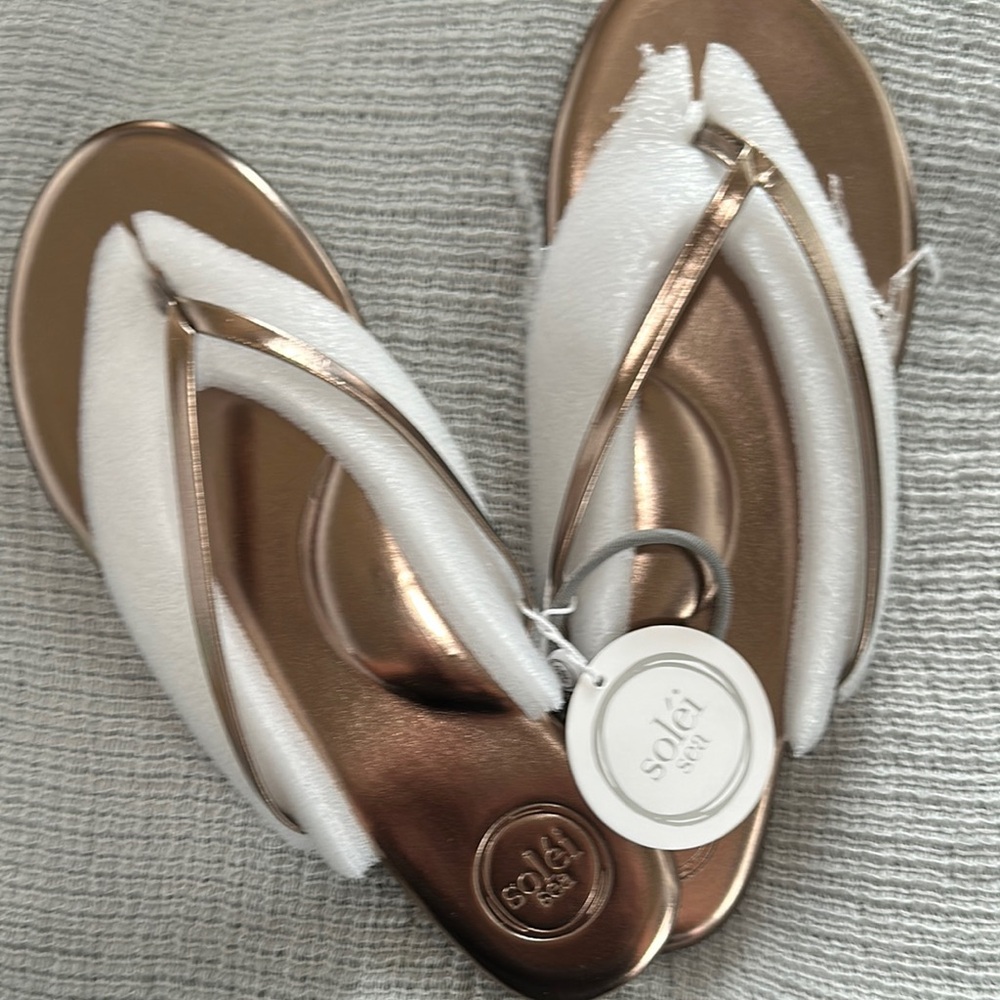 Brown Sandals with Comfortable Footbed and Minimalist Design